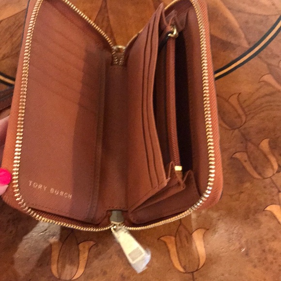 NWOT-Tory Burch Robinson Wristlet/Wallet